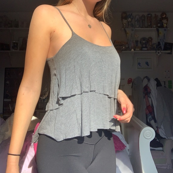 Flowy garage tank! - Picture 2 of 4